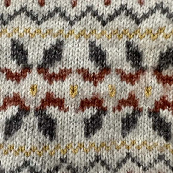 Zara Beige and Red Patterned Crewneck Sweater. Size- 3-6 - Picture 2 of 4